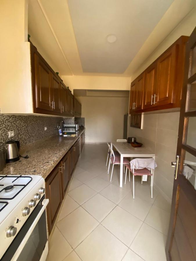 2-bedrooms W/ Balcony@downtown Mers Sultan شقة