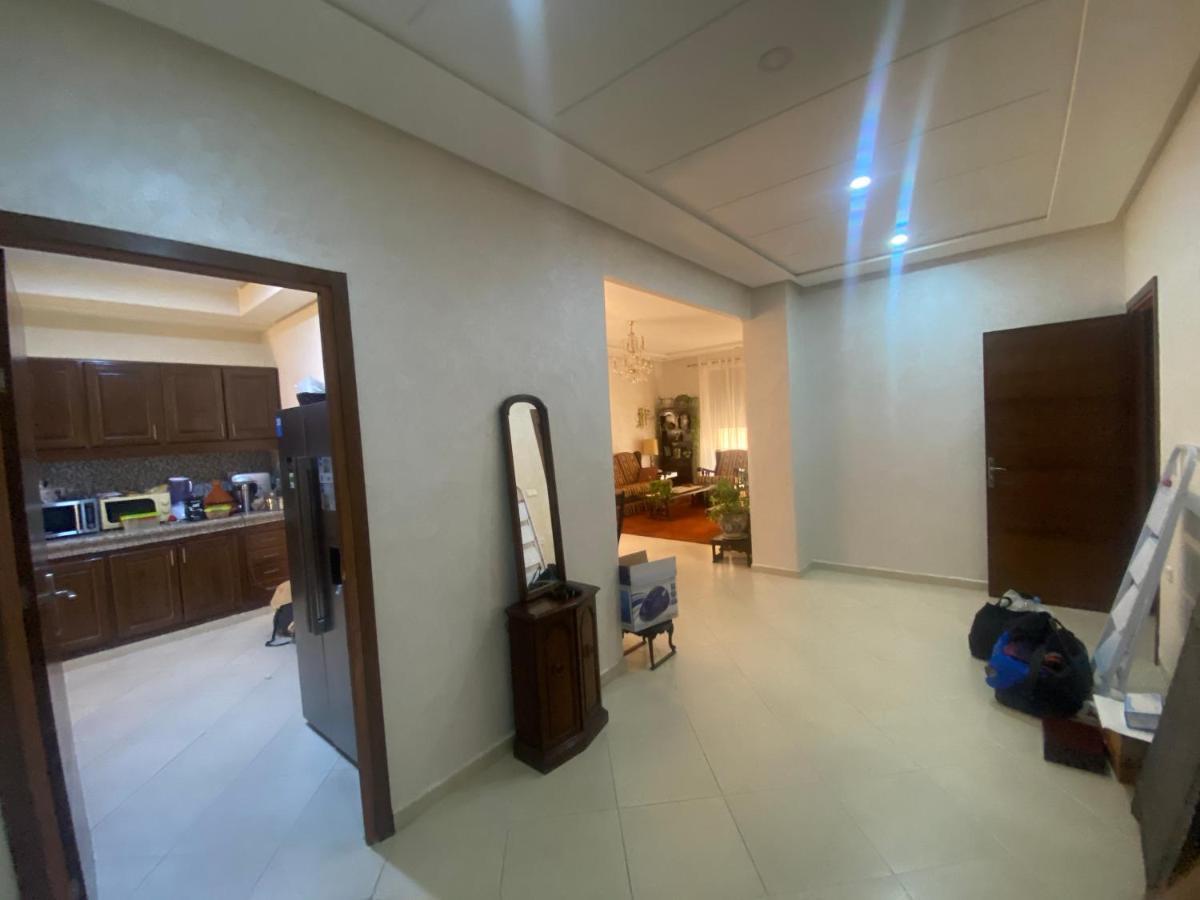 شقة 2-bedrooms W/ Balcony@downtown Mers Sultan