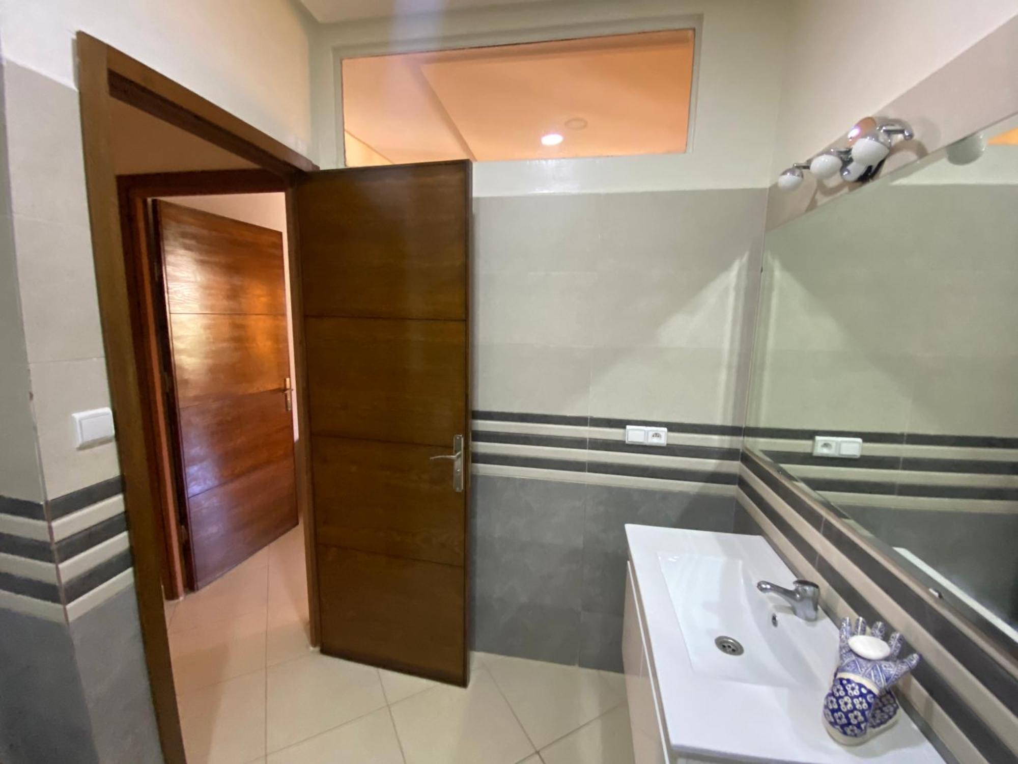 شقة 2-bedrooms W/ Balcony@downtown Mers Sultan *